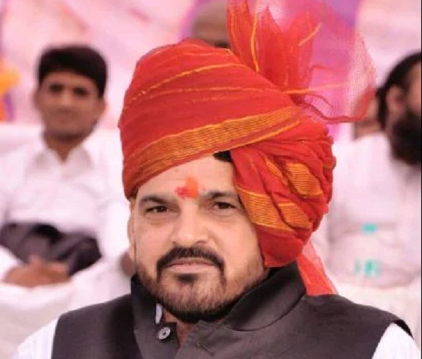 2019 2image 15 39 549706000ubshan