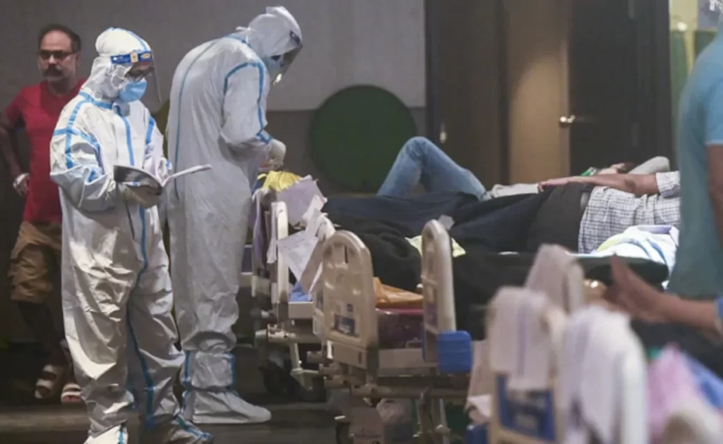 देश में कोरोना विस्फोट: एक दिन में मिले 33,750 नए केस, एक्टिव मामले 1.45 लाख के पार 2 n4135vc8 coronavirus india afp 650 650x400 02 May 21 1